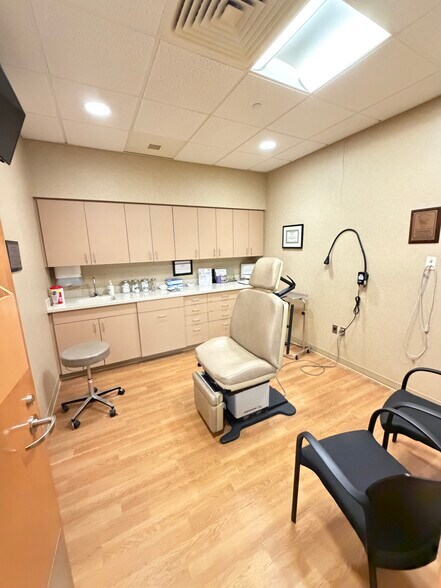 More Photos Of 2603 Keiser Blvd, Reading Hospital For Lease