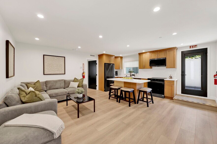 More Photos Of 7410 Denny Ave, Sun Valley Healthcare For Sale