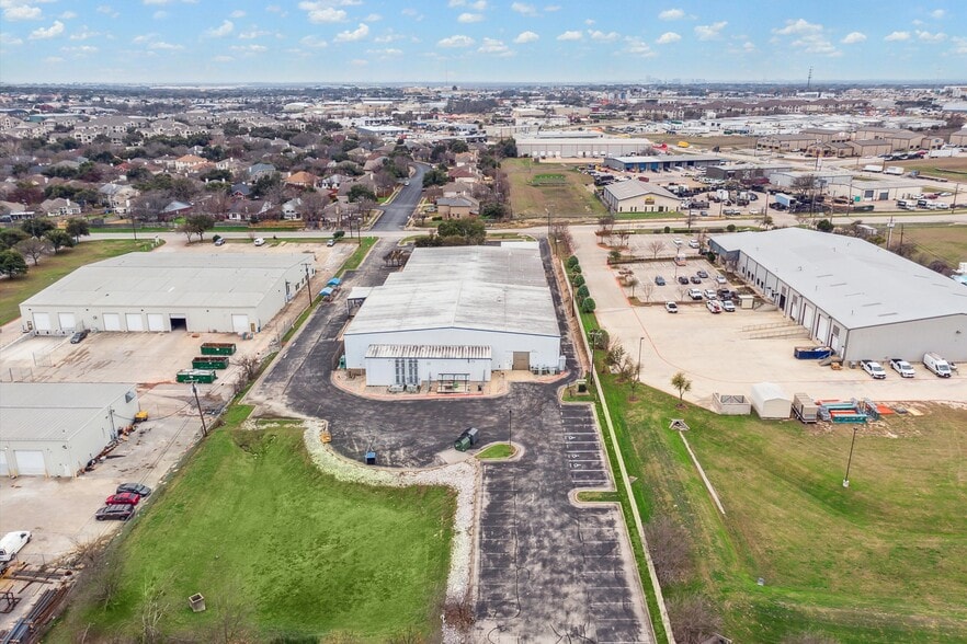 More Photos Of 1700 Royston Ln, Round Rock Service For Lease