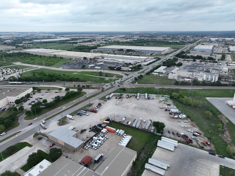 More Photos Of 3900 N Beach St, Haltom City Warehouse For Sale