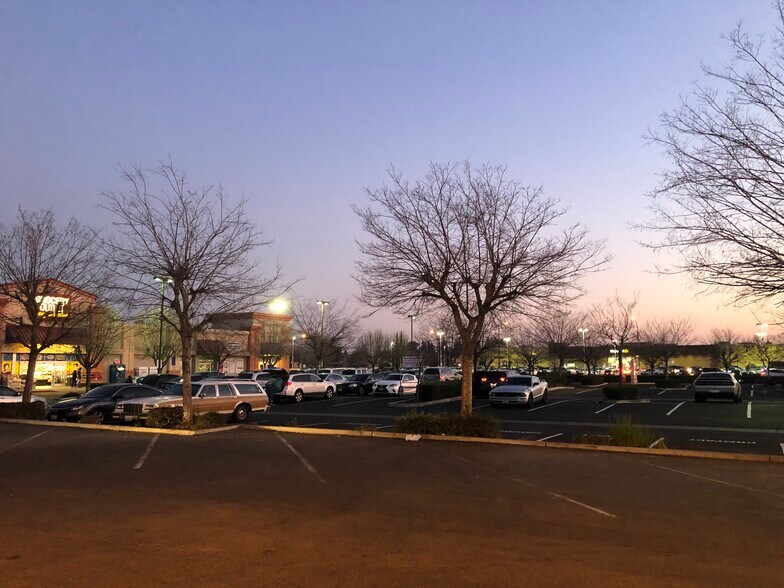 More Photos Of 4274 N Blackstone Ave, Fresno Office For Sale