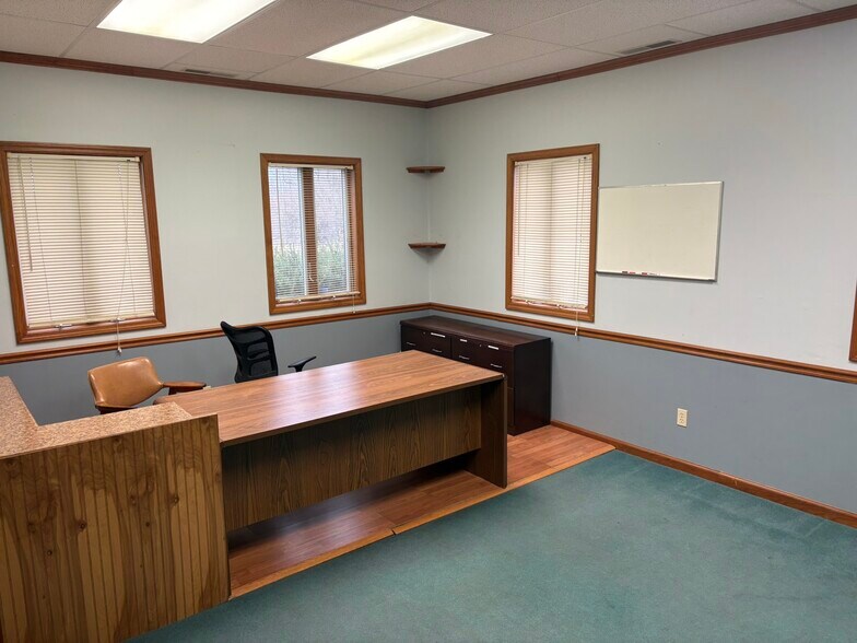 More Photos Of 500 Commerce Dr, Lakeville Flex For Sale