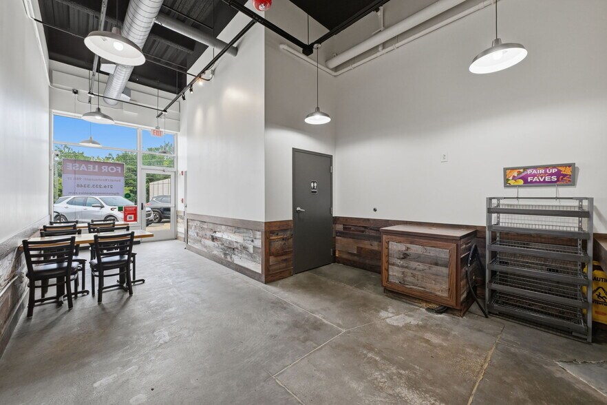 More Photos Of 98-118 Front St, Berea Dormitory For Lease