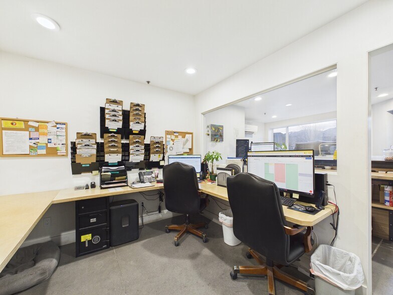 More Photos Of 3930 Woodside Blvd, Hailey Industrial For Sale