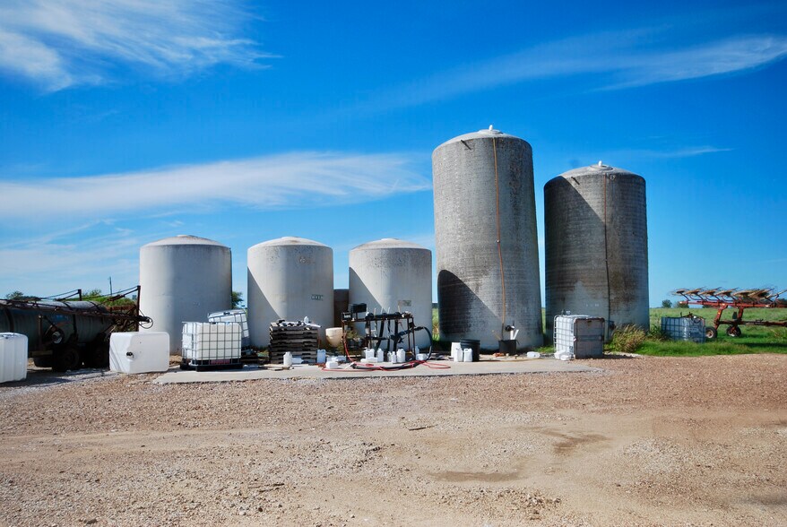 More Photos Of 5040 FM 1295, Moulton Specialty For Sale