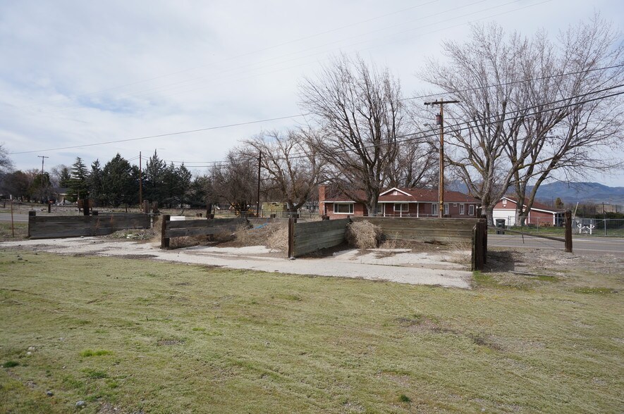 More Photos Of 451 N 11th St, Montague Warehouse For Sale