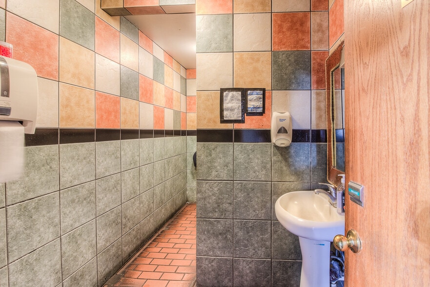 More Photos Of 822 N 1st St, Yakima Restaurant For Sale