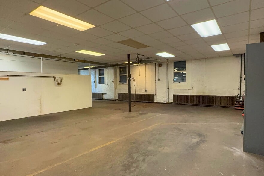 More Photos Of 229-261 Merriam St, Bridgeport Warehouse For Sale