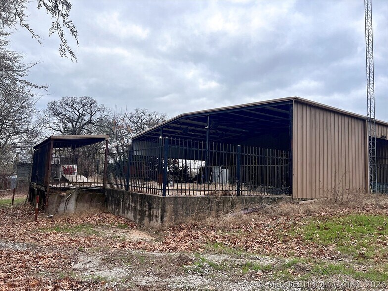 More Photos Of 5268 S Highway 377, Kingston Bar For Sale