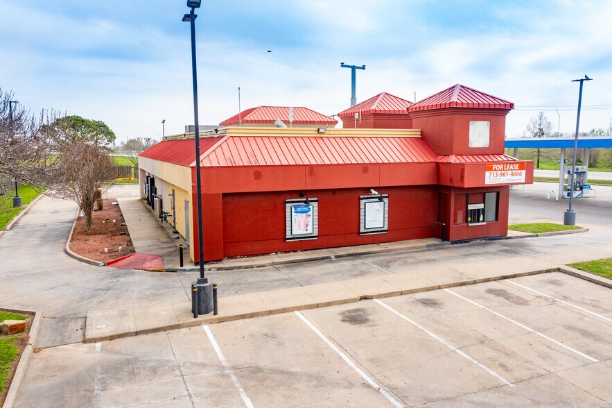 More Photos Of 1721 S Mechanic St, El Campo Fast Food For Lease