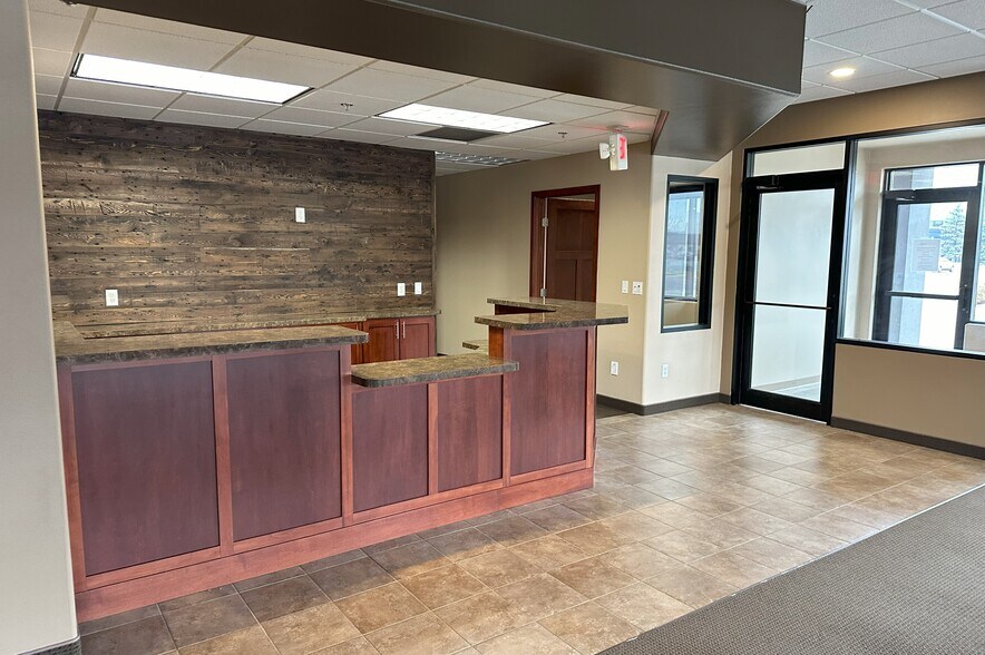 More Photos Of 1695 43rd St S, Fargo Restaurant For Lease