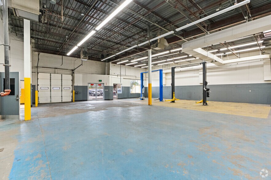 More Photos Of 14711-14713 Baltimore Ave, Laurel Light Manufacturing For Lease