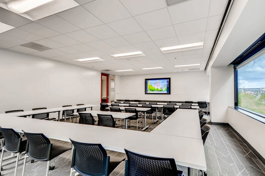 More Photos Of 1 SW Columbia St, Portland Office For Sale