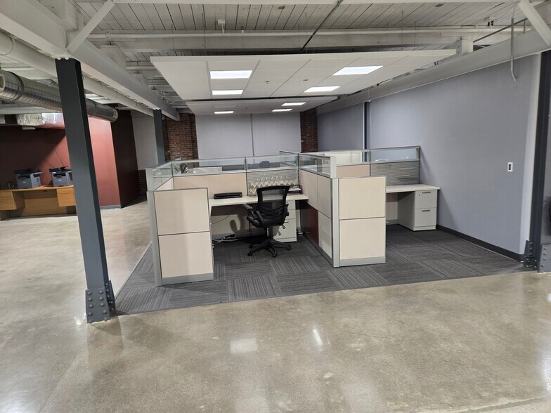 More Photos Of 2085 Humphrey St, Fort Wayne Loft Creative Space For Lease