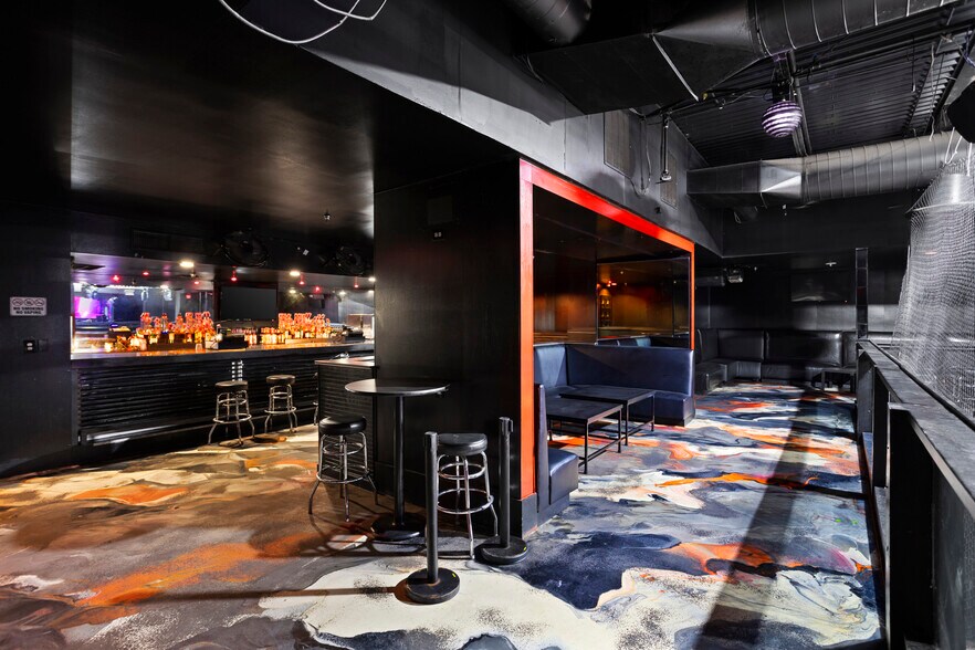 More Photos Of 10333 E Technology Blvd, Dallas Bar For Sale