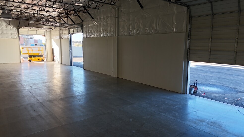 More Photos Of 11244 E Pecos Rd, Mesa Distribution For Lease