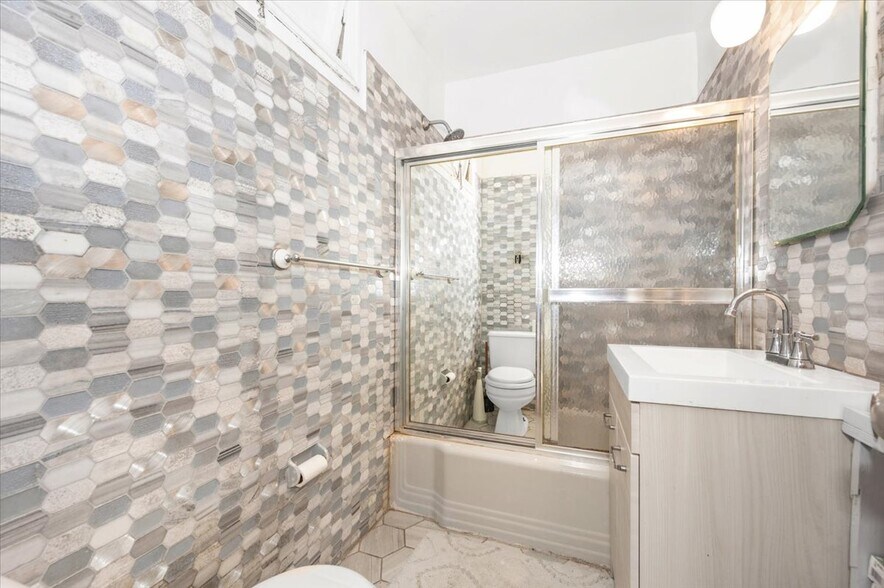 More Photos Of 1010-1012 16TH Street NE, Washington Apartments For Sale