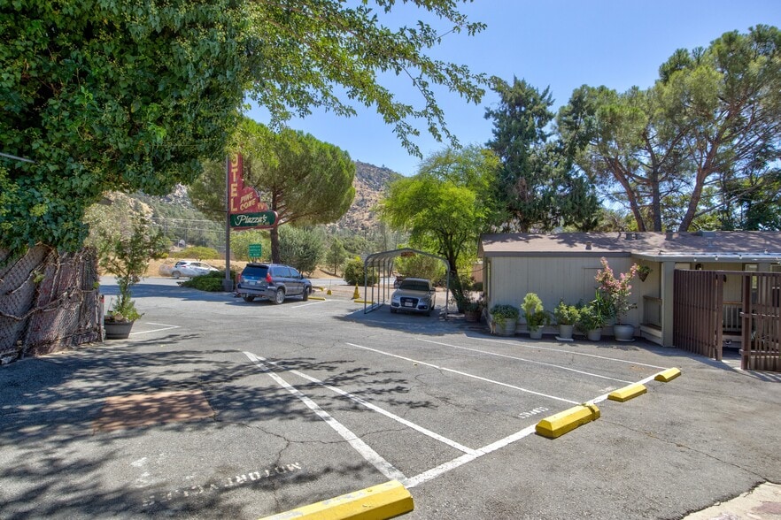 More Photos Of 13383 Sierra Way, Kernville Hotel For Sale
