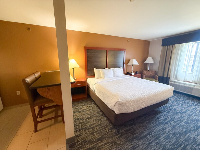 More Photos Of 5653 Tinker Diagonal St, Oklahoma City Hotel For Sale