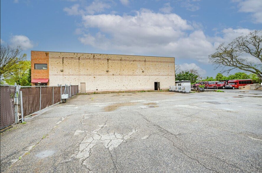 More Photos Of 185 Route 109, West Babylon Warehouse For Lease