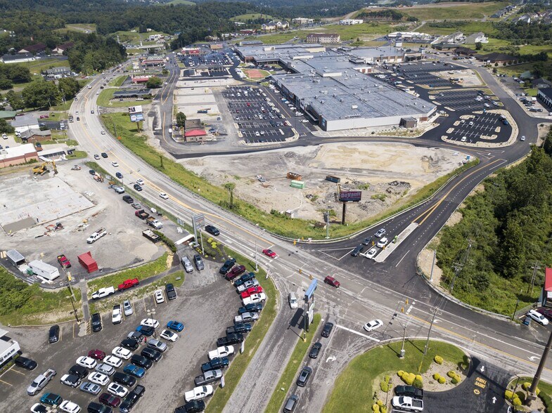 More Photos Of 2600 Middletown Commons, White Hall Storefront For Lease