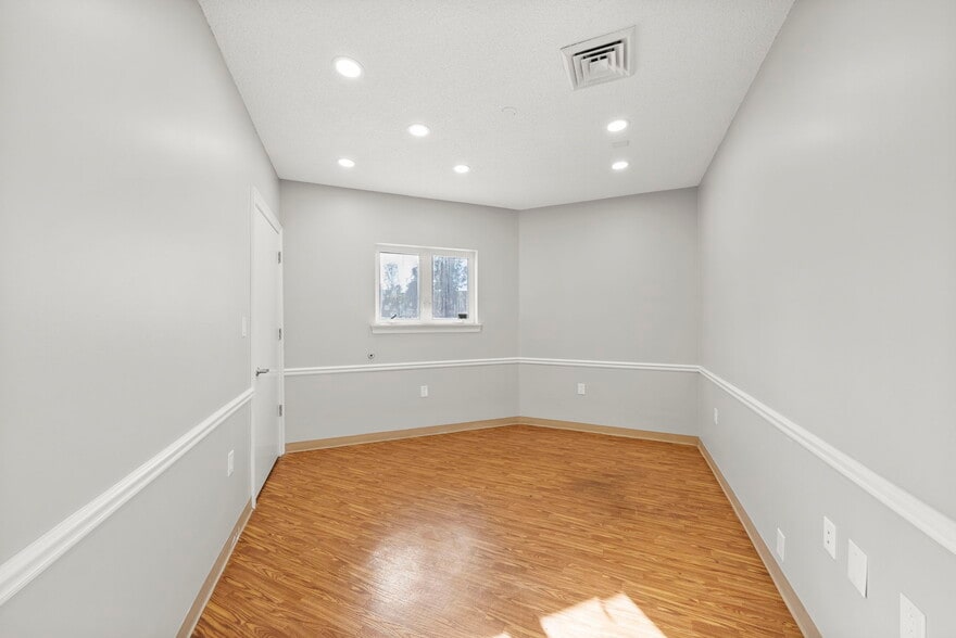 More Photos Of 2567 Huntcliff Ln, Panama City Medical For Lease