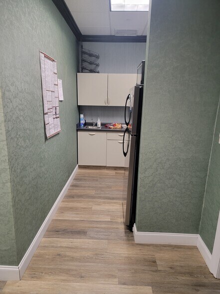 More Photos Of 246 Hamburg Tpke, Wayne Medical For Sale
