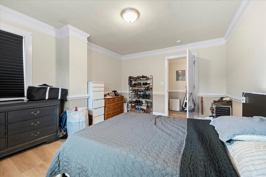 More Photos Of 1911 Dixon St, Fredericksburg Freestanding For Sale