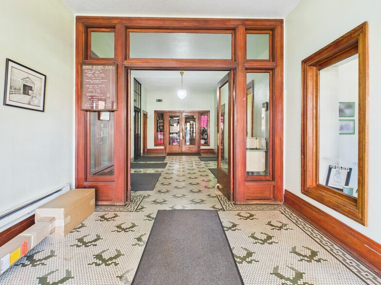 More Photos Of 619 Blondeau St, Keokuk Office For Sale