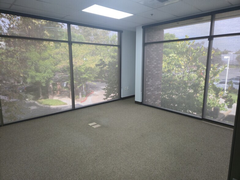 More Photos Of 170 E Arrow Hwy, San Dimas Office For Sale