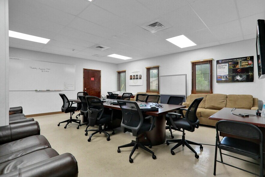 More Photos Of 1712-1736 University Blvd S, Jacksonville Medical For Sale