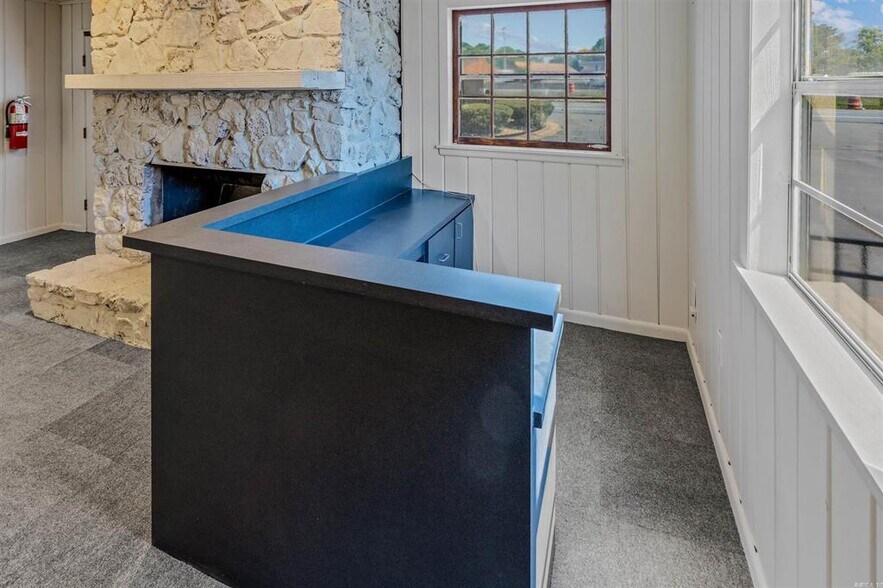 More Photos Of 17940 I 30, Benton Office For Sale