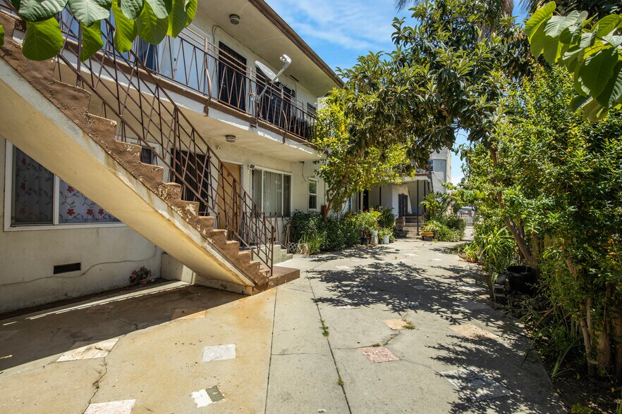 More Photos Of 1069 N Oxford Ave, Los Angeles Apartments For Sale