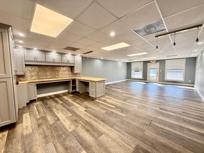 More Photos Of 4645 Gulf Breeze Pky, Gulf Breeze Office For Sale