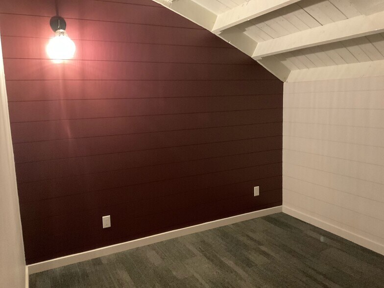 More Photos Of 112 1st St, Perrysville Flex For Lease