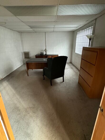 More Photos Of 1500 E Fourth Plain Blvd, Vancouver Freestanding For Lease