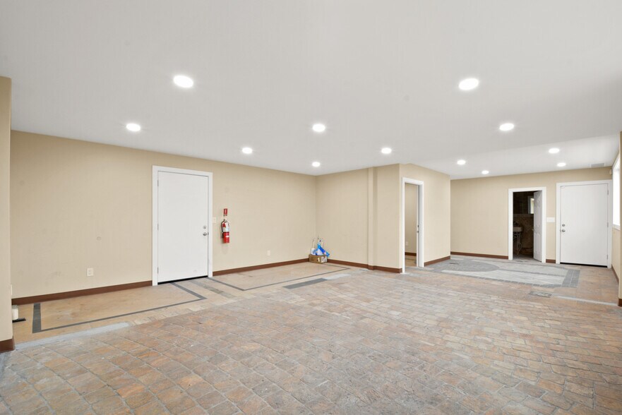 More Photos Of 920-922 E Arlee Pl, Anaheim Warehouse For Sale