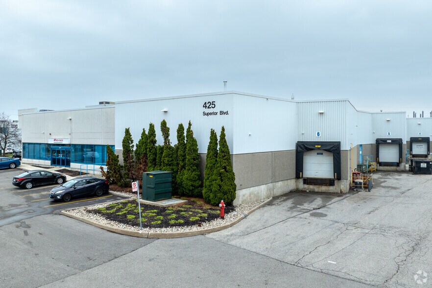 More Photos Of 425 Superior Blvd, Mississauga Warehouse For Lease