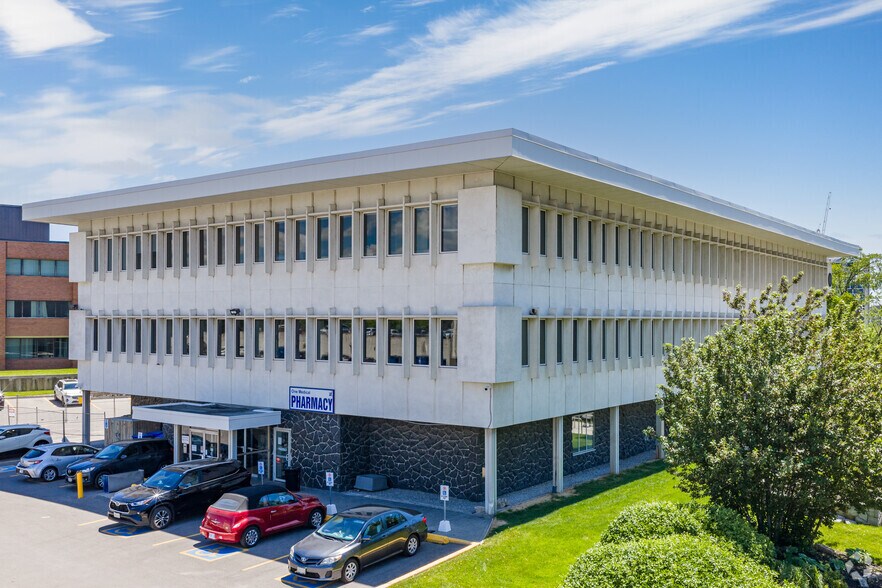 Primary Photo Of 20 Wynford Dr, Toronto Medical For Lease