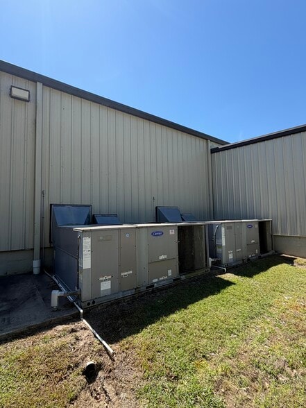 More Photos Of 2 Hummingbird ln, Eufaula Manufacturing For Sale