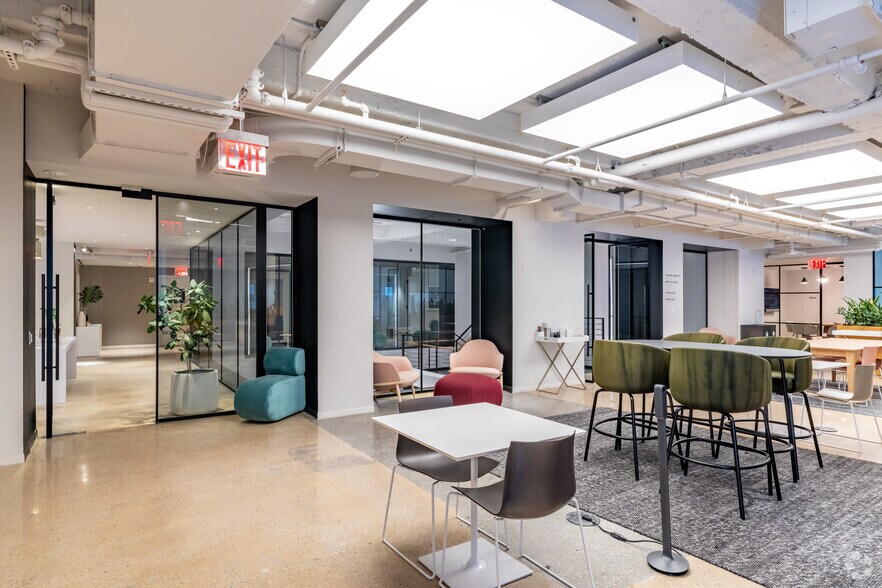 More Photos Of 530 Fifth Ave, New York Coworking Space
