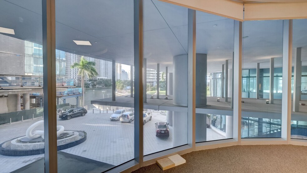 More Photos Of 270 Biscayne Boulevard Way, Miami Hotel For Lease