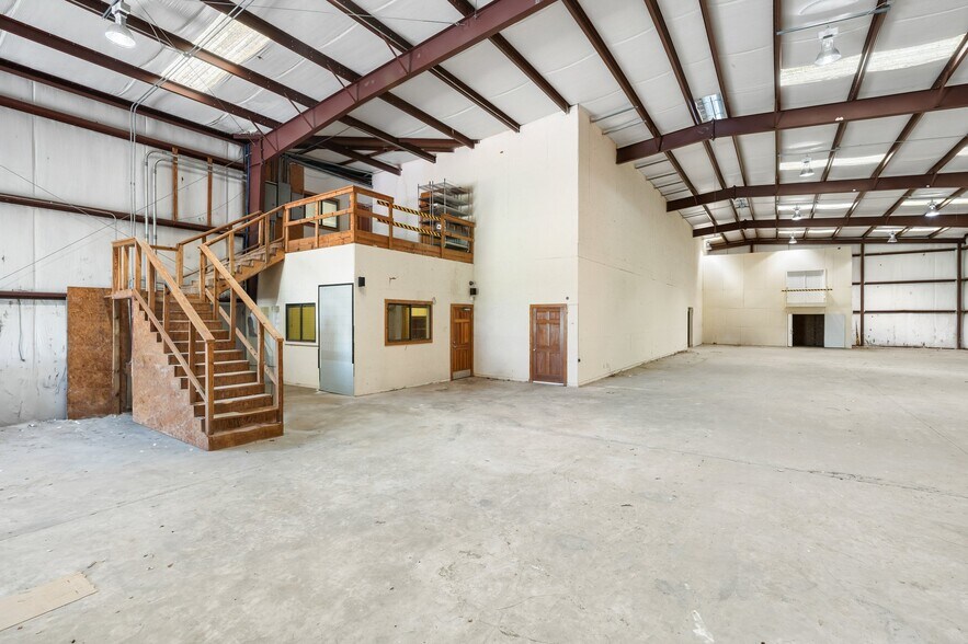 More Photos Of 26069 Springer Cemetary Rd, Hockley Flex For Sale