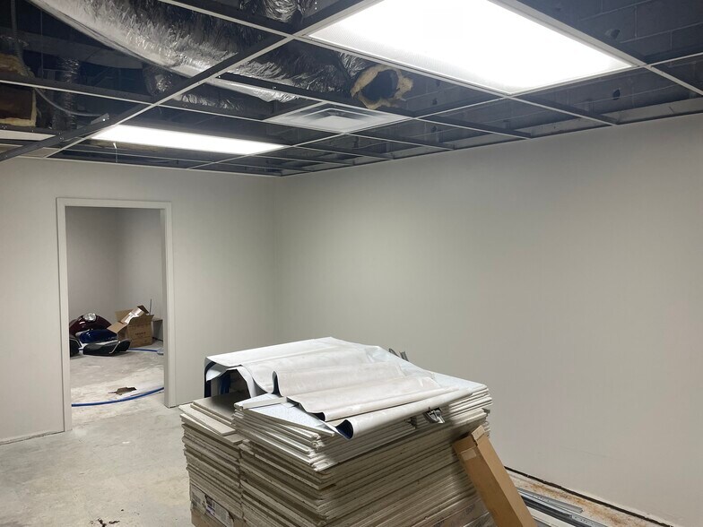 More Photos Of 4099 Spring st, Pinson Showroom For Sale