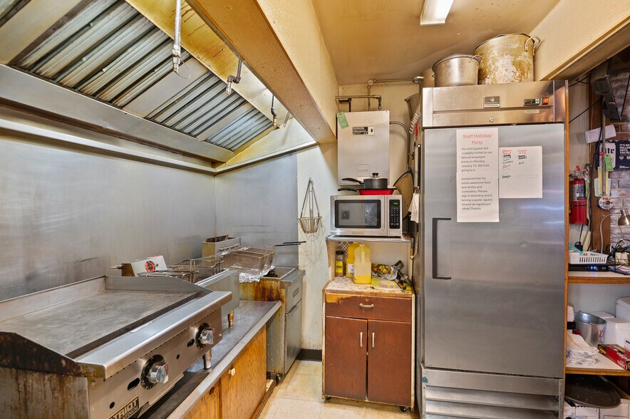More Photos Of 1689 Day St, Greenleaf Restaurant For Sale