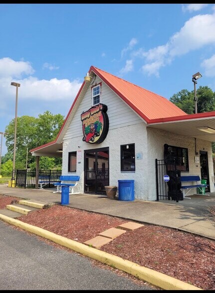 More Photos Of 5 Cracker Barrel Dr, Barboursville Freestanding For Sale