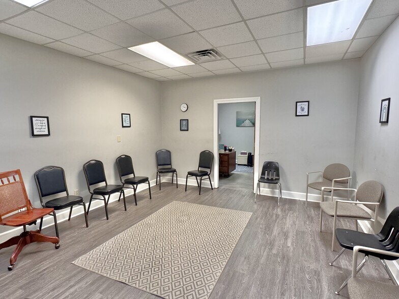 More Photos Of 747 Queen City Pky, Gainesville Unknown For Lease