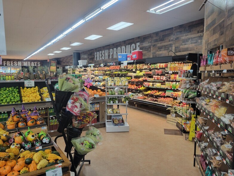 More Photos Of 261 N Main St, Liberty Freestanding For Sale