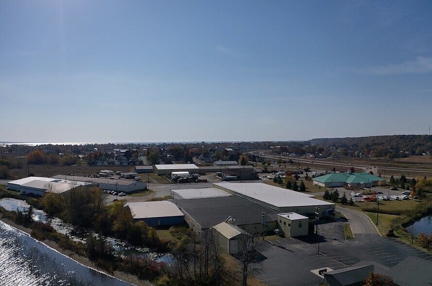 More Photos Of 710 Rains Dr, Gladstone Manufacturing For Lease