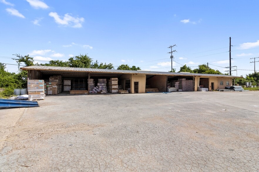 More Photos Of 1707 Graham Rd, College Station Warehouse For Lease